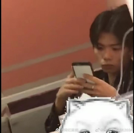 口罩摘下「秒變鴨嘴獸」!電眼鮮肉「素顏真面目曝光」 網怒:整張臉都是假的