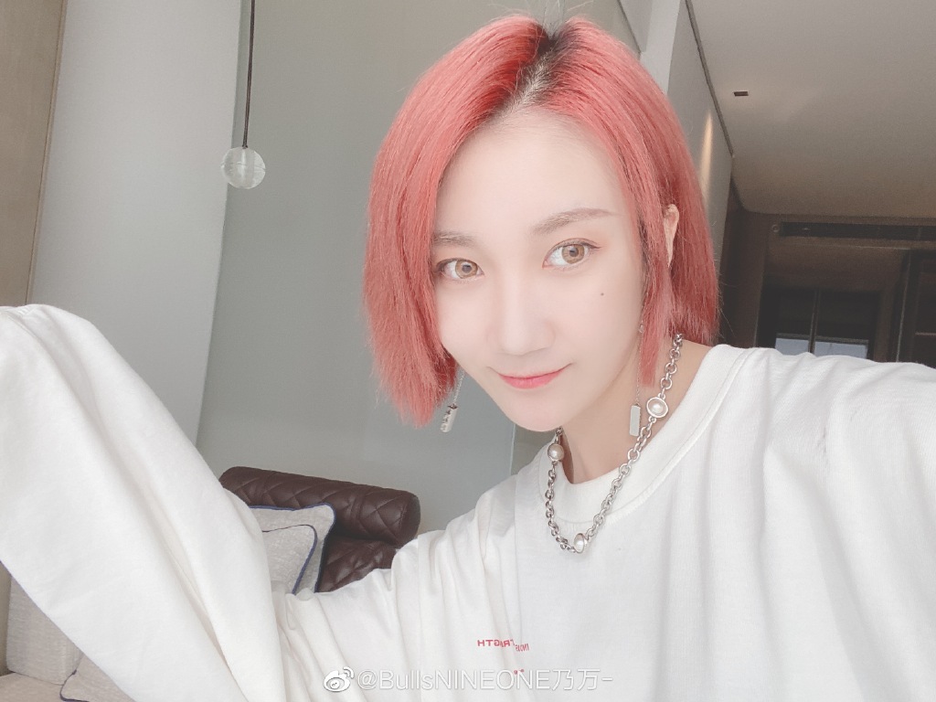 《青你2》乃萬爆「身體出狀況」!「病倒吐血」崩潰發文:為什麼