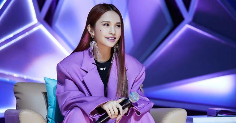 有家歸不得！楊丞琳「深夜受困樓梯間」　大嘆：白眼翻到頂點