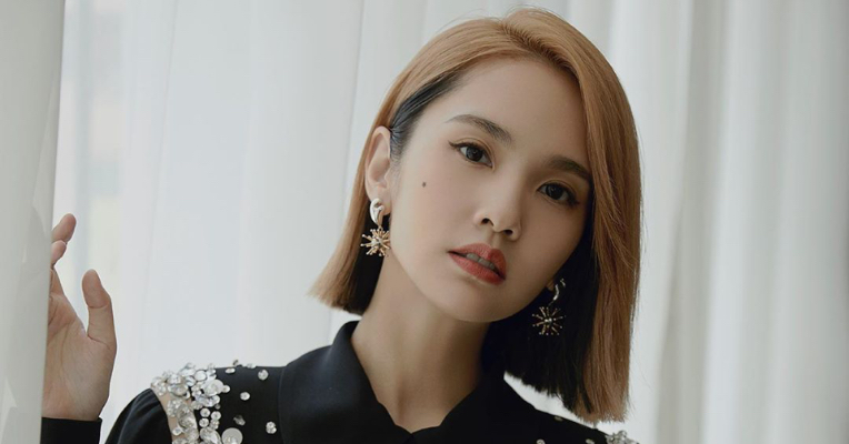 有家歸不得！楊丞琳「深夜受困樓梯間」　大嘆：白眼翻到頂點