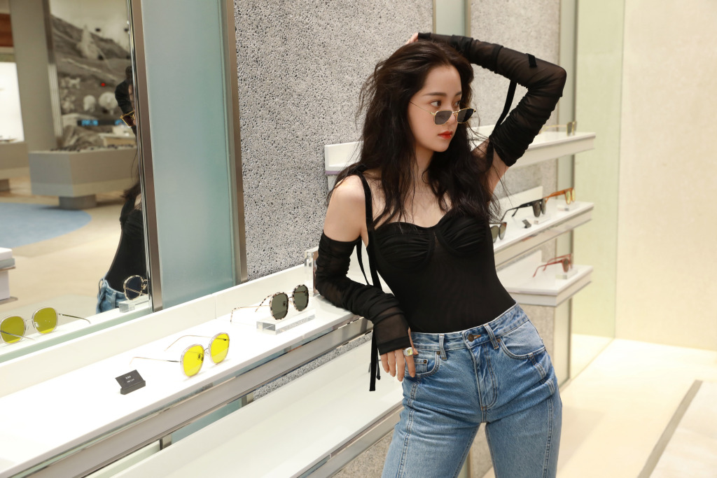 「明星照妖鏡」一拍全現形!歐陽娜娜「無修圖」流出 網:超尷尬