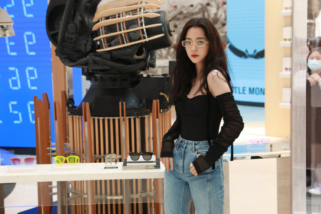 「明星照妖鏡」一拍全現形!歐陽娜娜「無修圖」流出 網:超尷尬