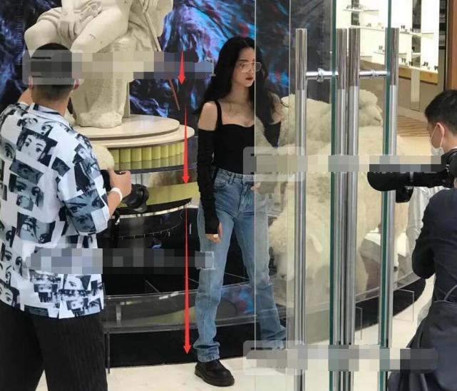 「明星照妖鏡」一拍全現形!歐陽娜娜「無修圖」流出 網:超尷尬