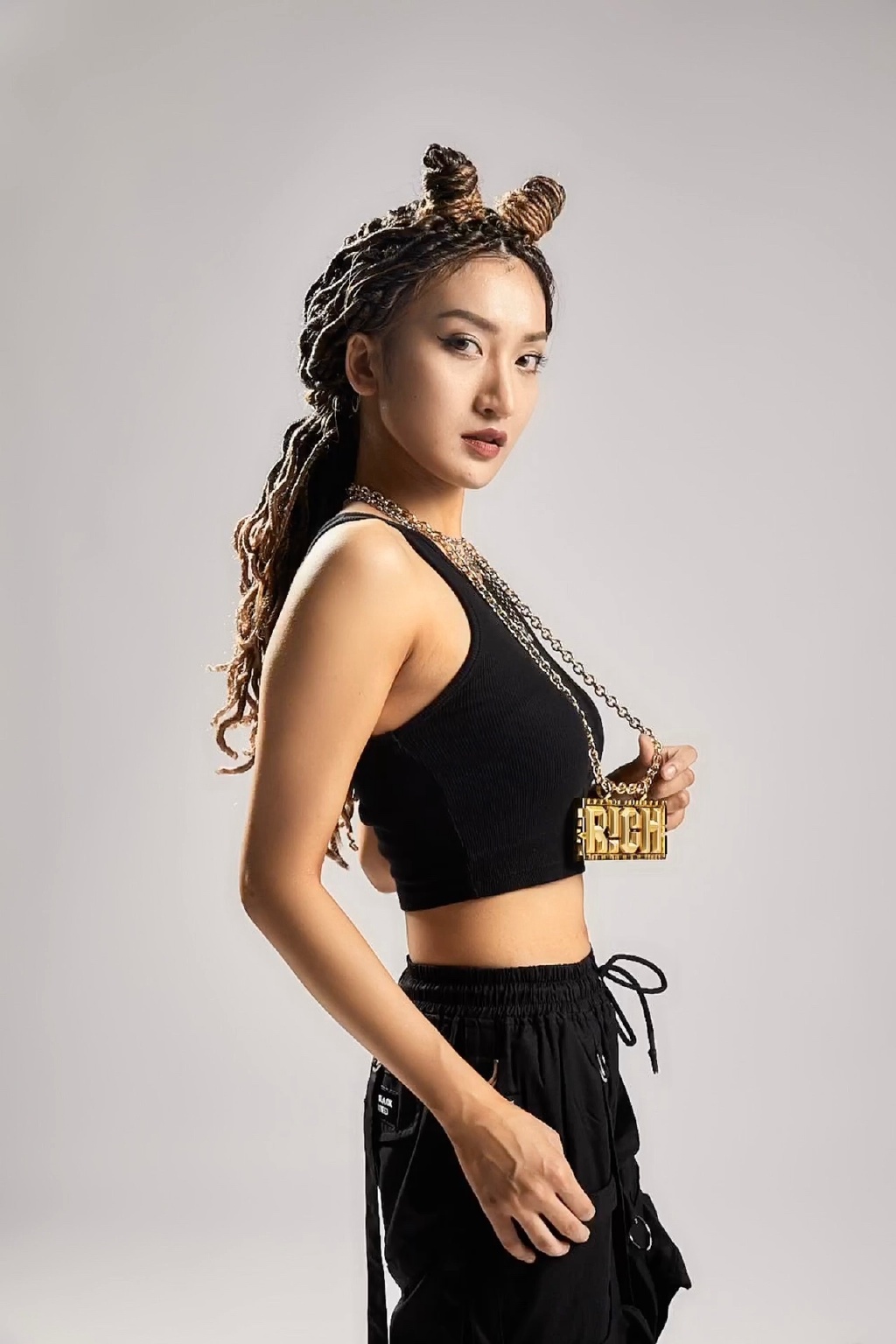 根本不懂說唱？張靚穎「淘汰OG級rapper」　瘋狂搶人引眾怒！