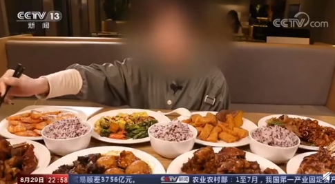 嗑30碗麵「下秒吐光」！陸網「封殺大胃王」：內幕連環爆！