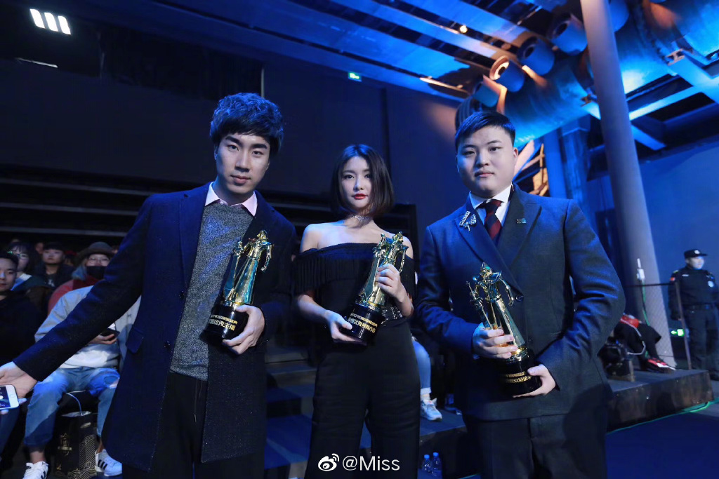 一次狂灑200萬！實況正妹「乾爹被起底」：各大榜一常客