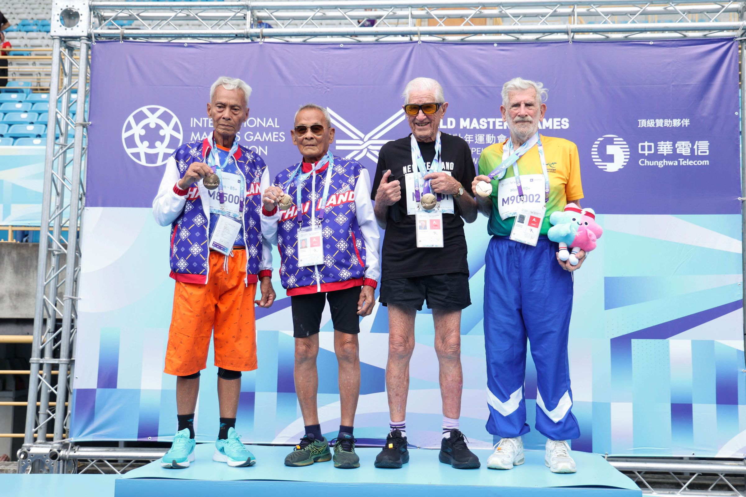 雙北世壯運/昆凌90歲爺爺標槍、100公尺、200公尺奪下一金二銀!周杰倫發文驚嘆:爺爺太強了