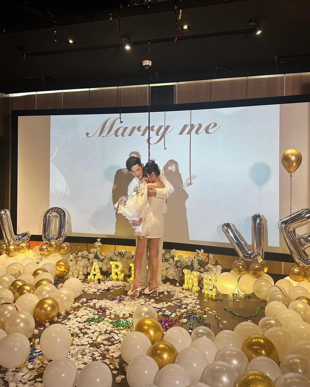 敖犬浪漫求婚!發發0.3秒就答應 靈感來自《黑白大廚》面具拿掉有夠尬